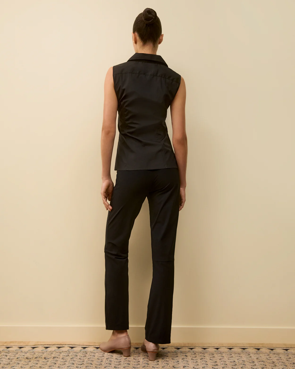 ROSIE SLEEVELESS SHIRT | Black - Image 3